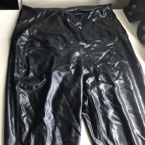 Loose shiny material tights